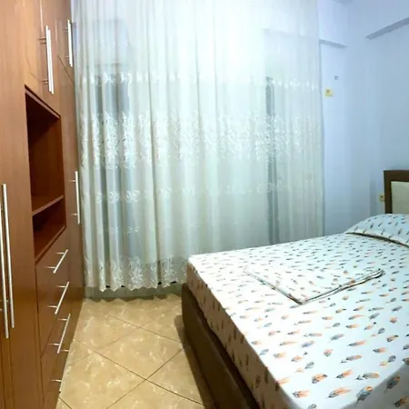 Apartment Honey Near Port Of